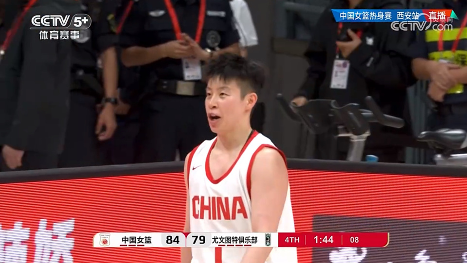 一个后卫进, 伶造成犯规 一个后卫进, 伶造成犯规