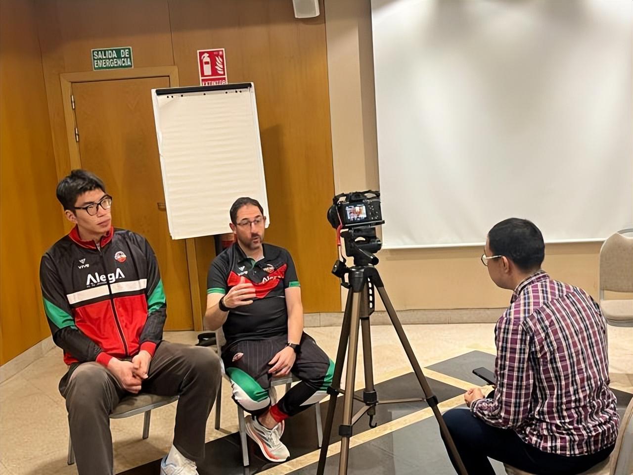 src, 紧密的贴近 src, 紧密的贴近