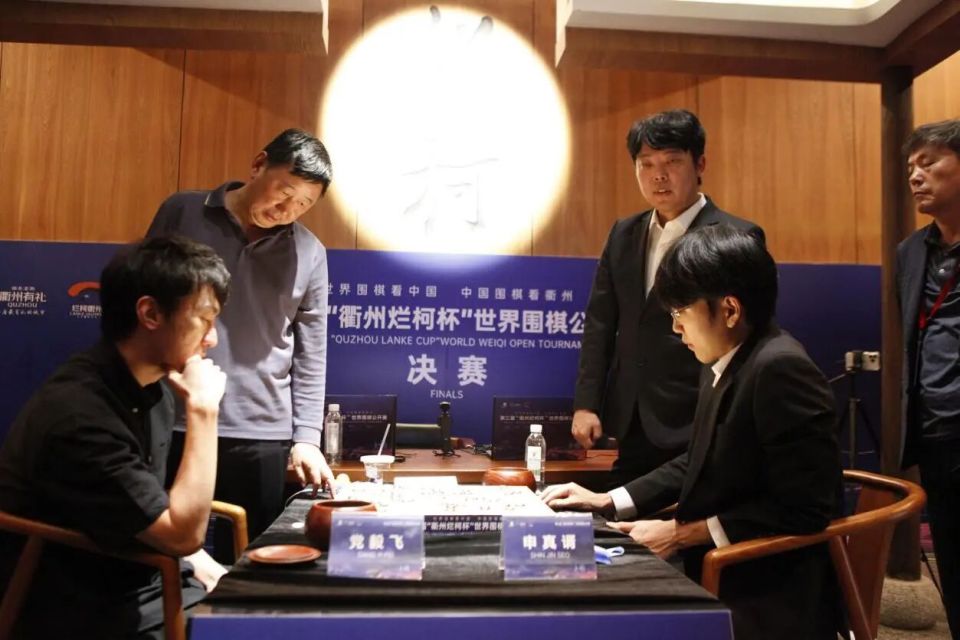 黑棋先行